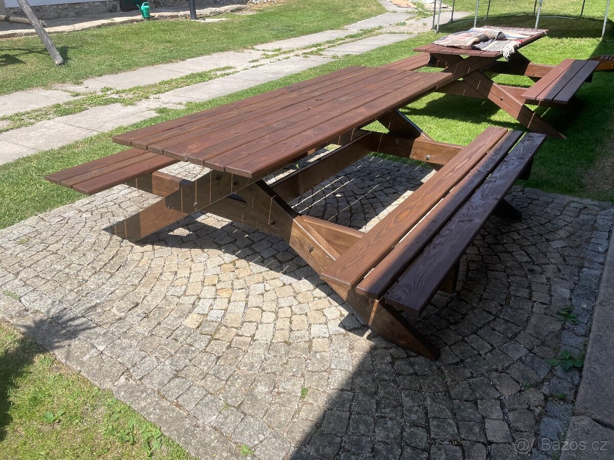 Zahradní lavice