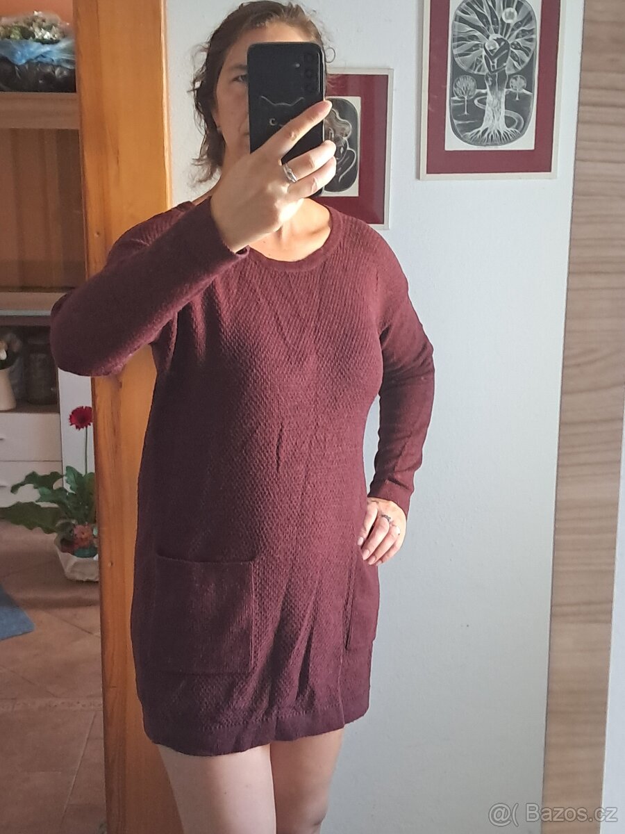Úpletové šaty s kapsami