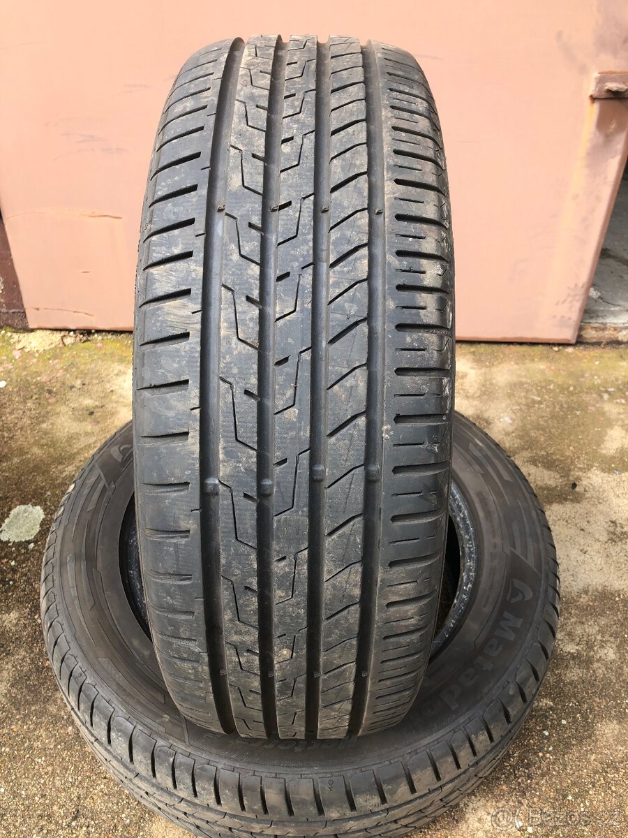 Letní pneu 215/60/17