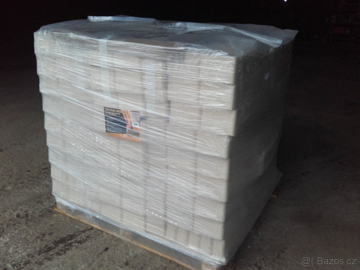 SLEVADřevěné bukové brikety,baleno po 10kg...6,3kč..