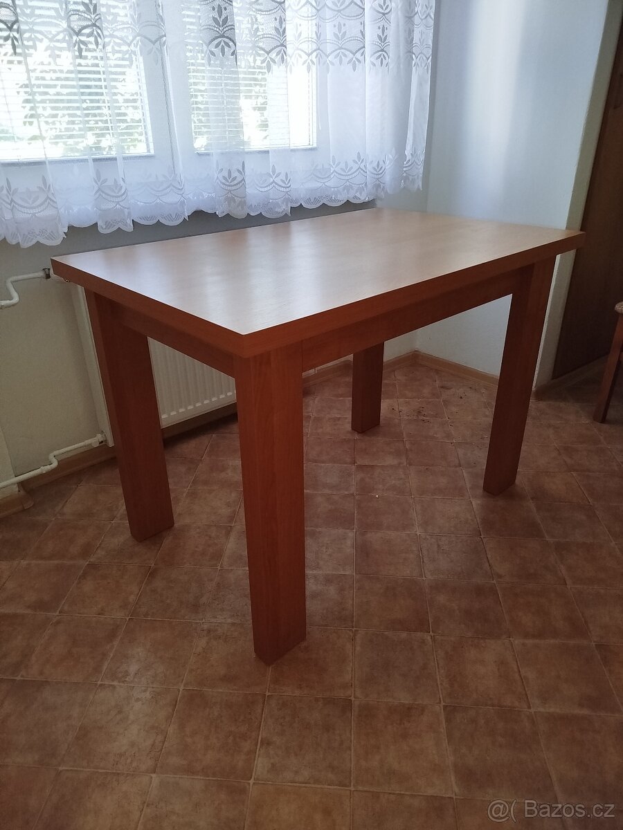 Kuchyňský stůl