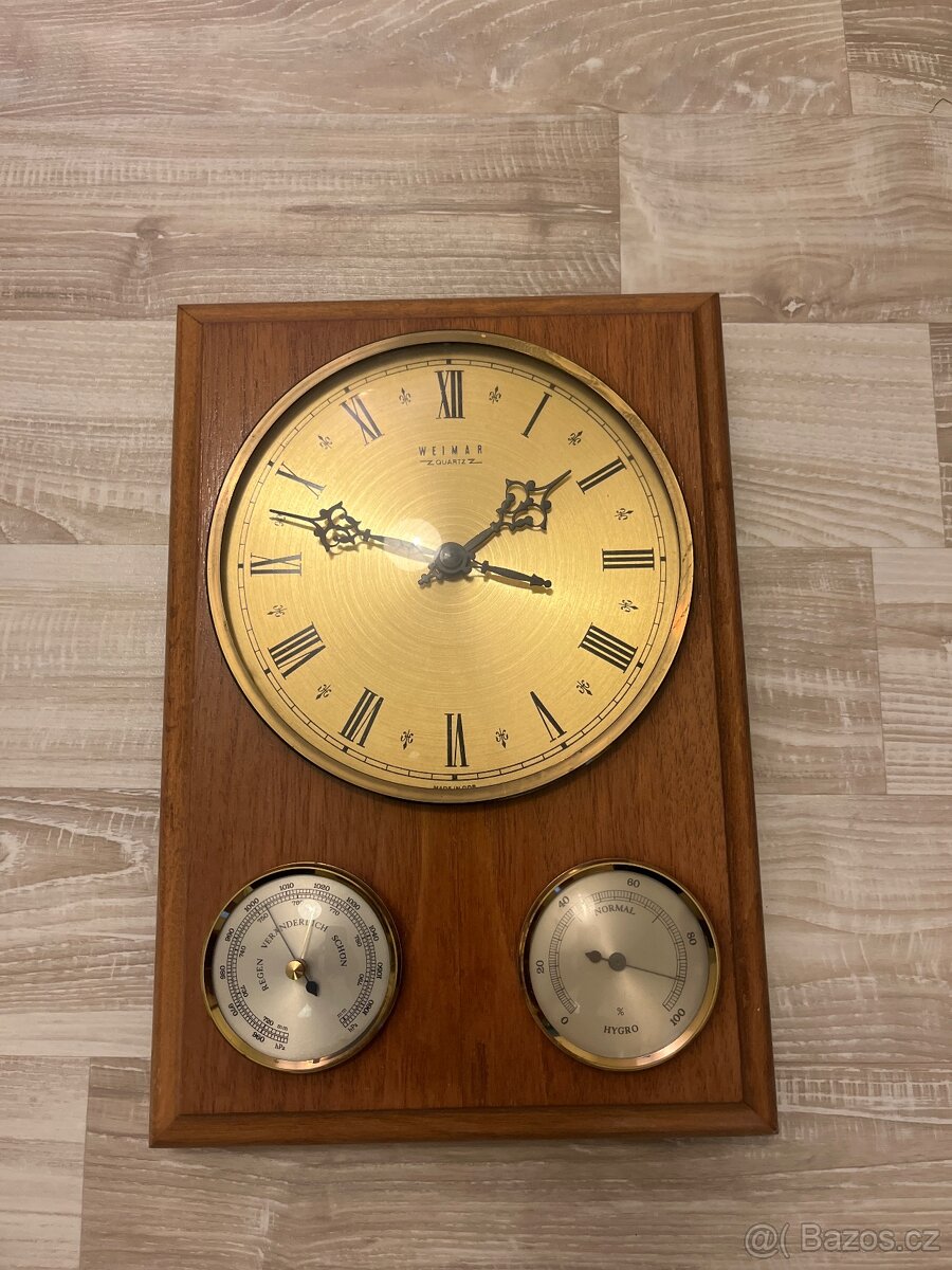 Nástěnné hodiny s barometrem