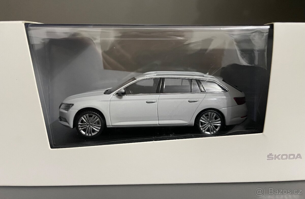 Škoda Superb III Combi Bílá Moon 1:43 I-scale nový