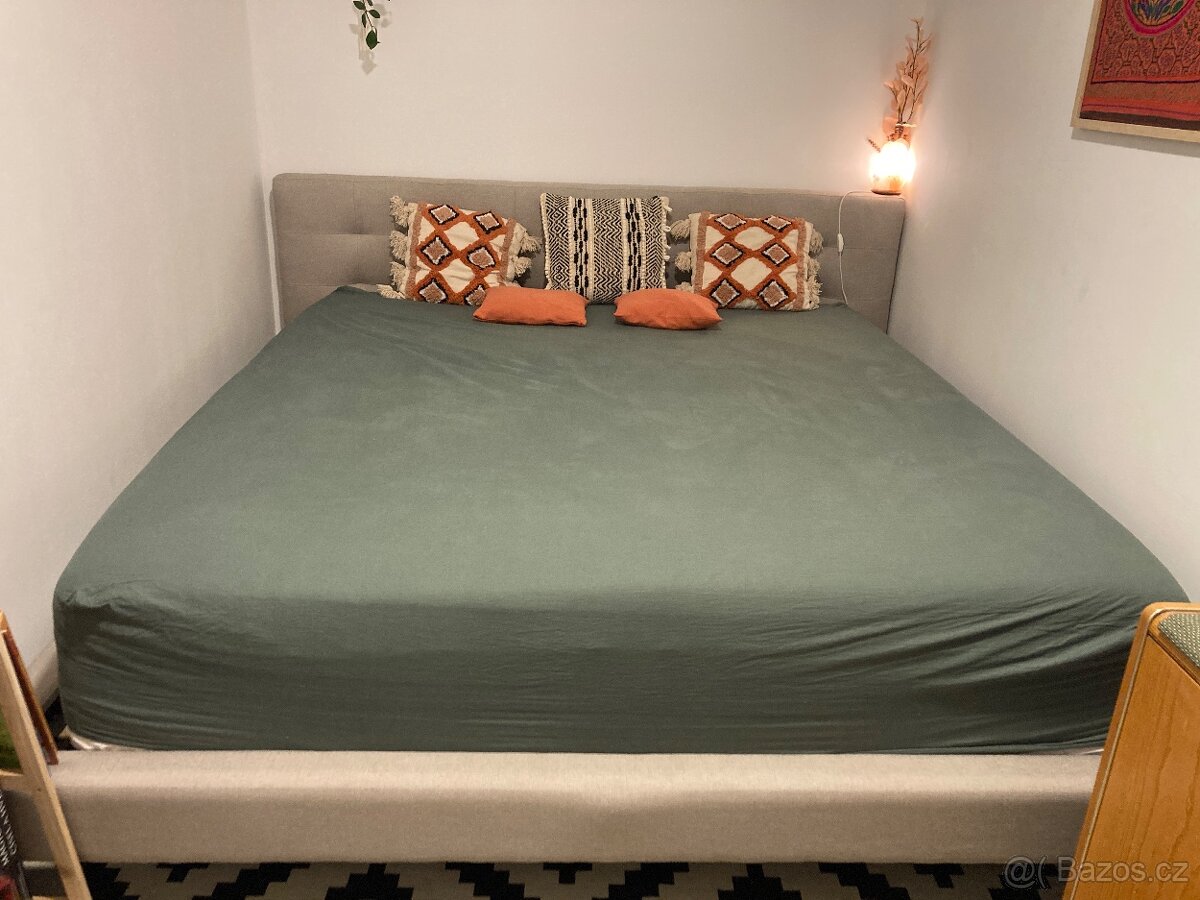 Nadstandardně velká postel manželská 225x227 King´s size