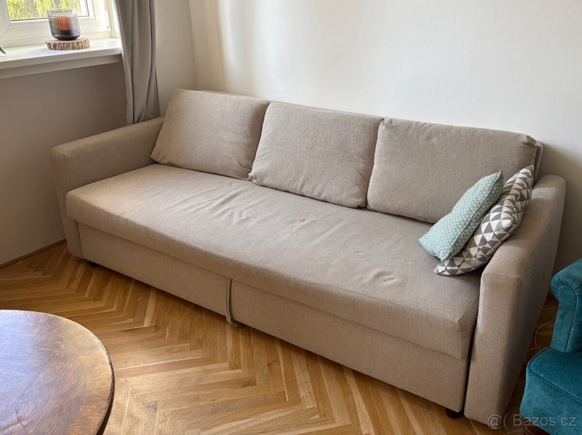 Pohovka rozkladaci 3 mistna