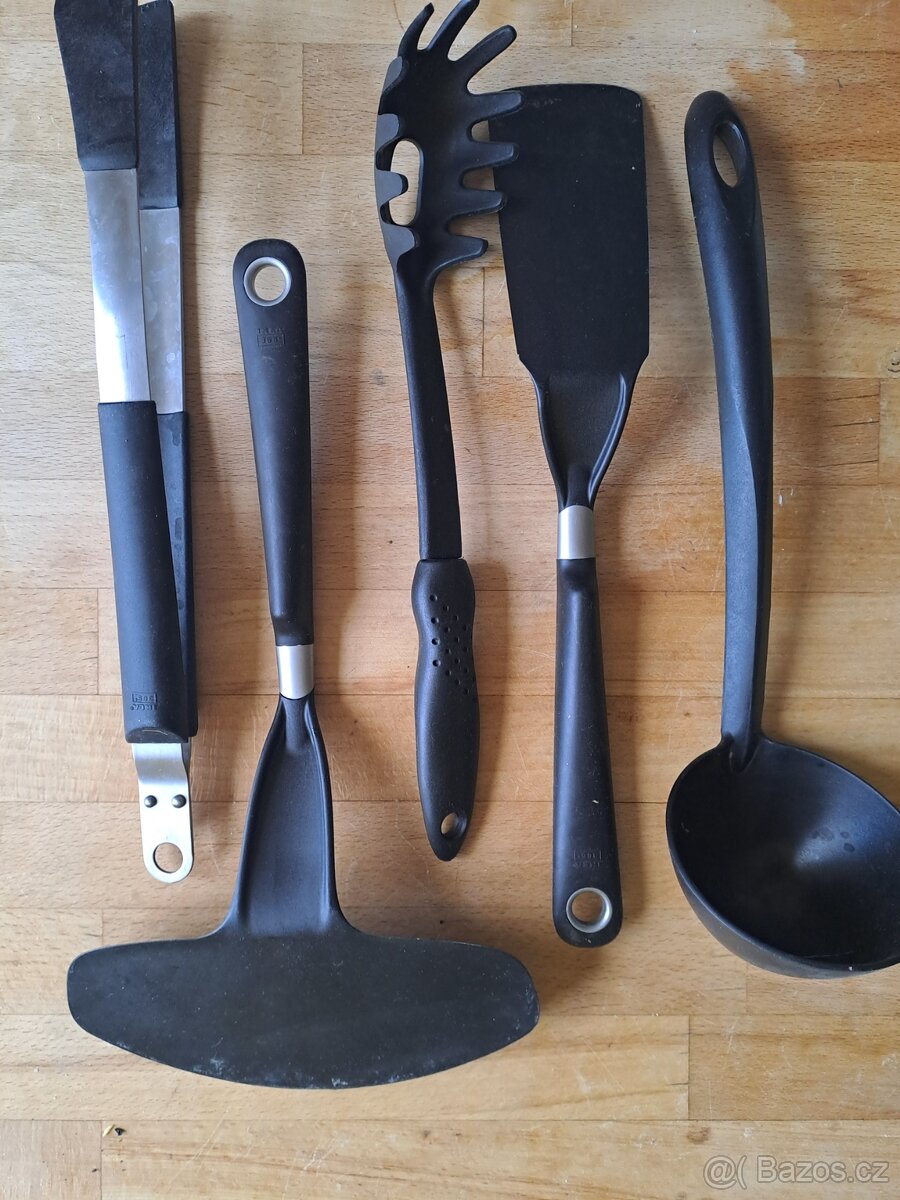 Kuchyňské nádobí 10Kč kus.Sada 5ks-20 Kč