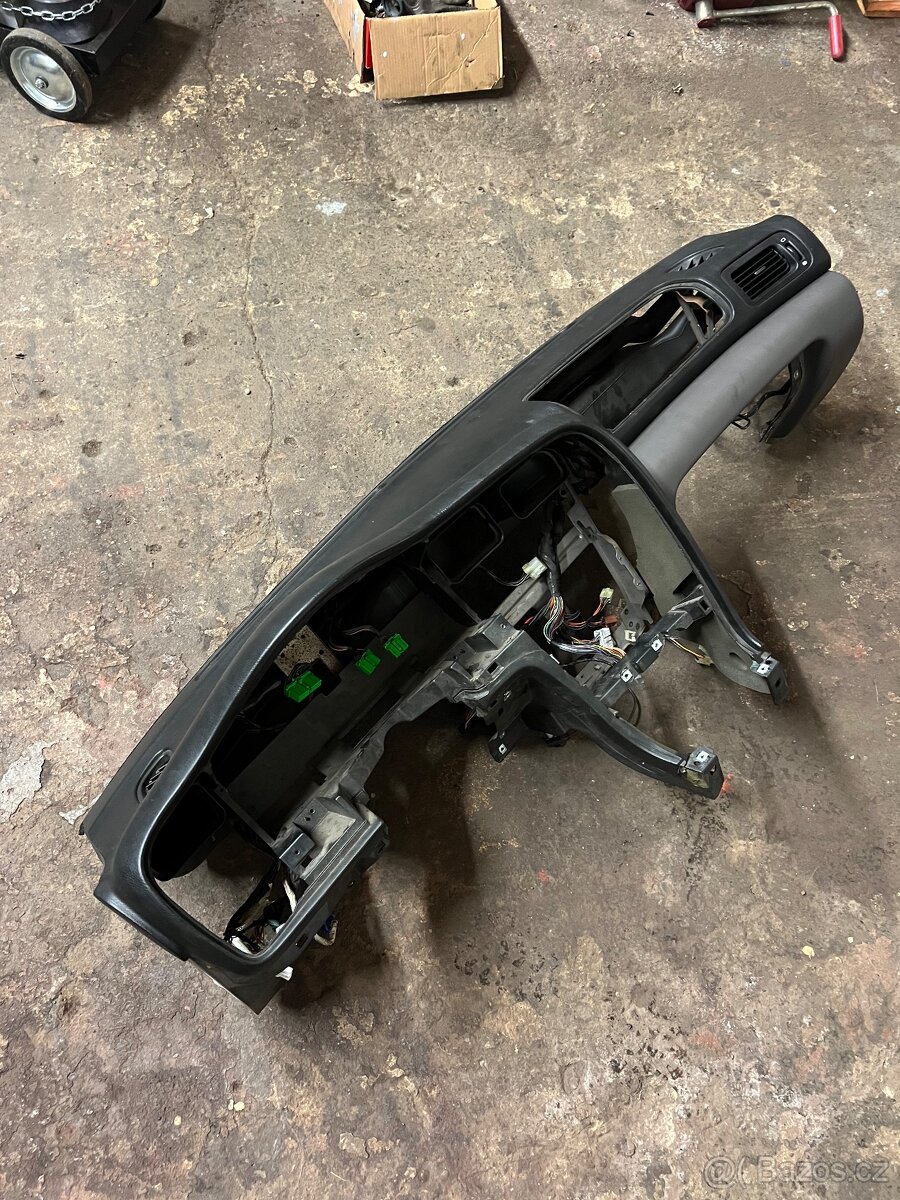 Palubní deska Subaru Legacy 3