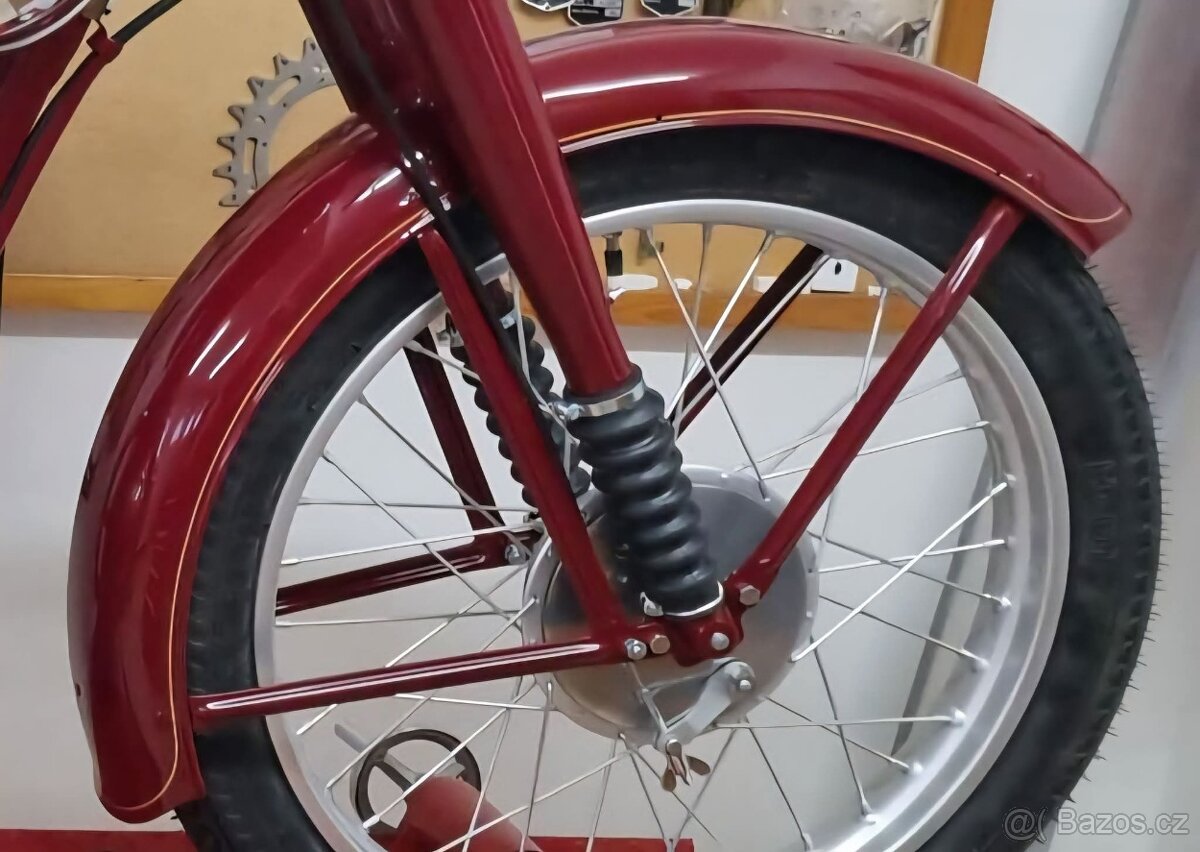 Jawa pérák Zbrojovka - přední blatník.