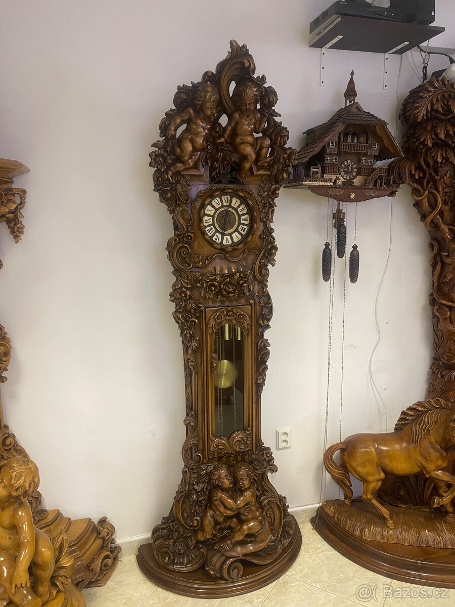 Figurální Francouzské hodiny dřevo