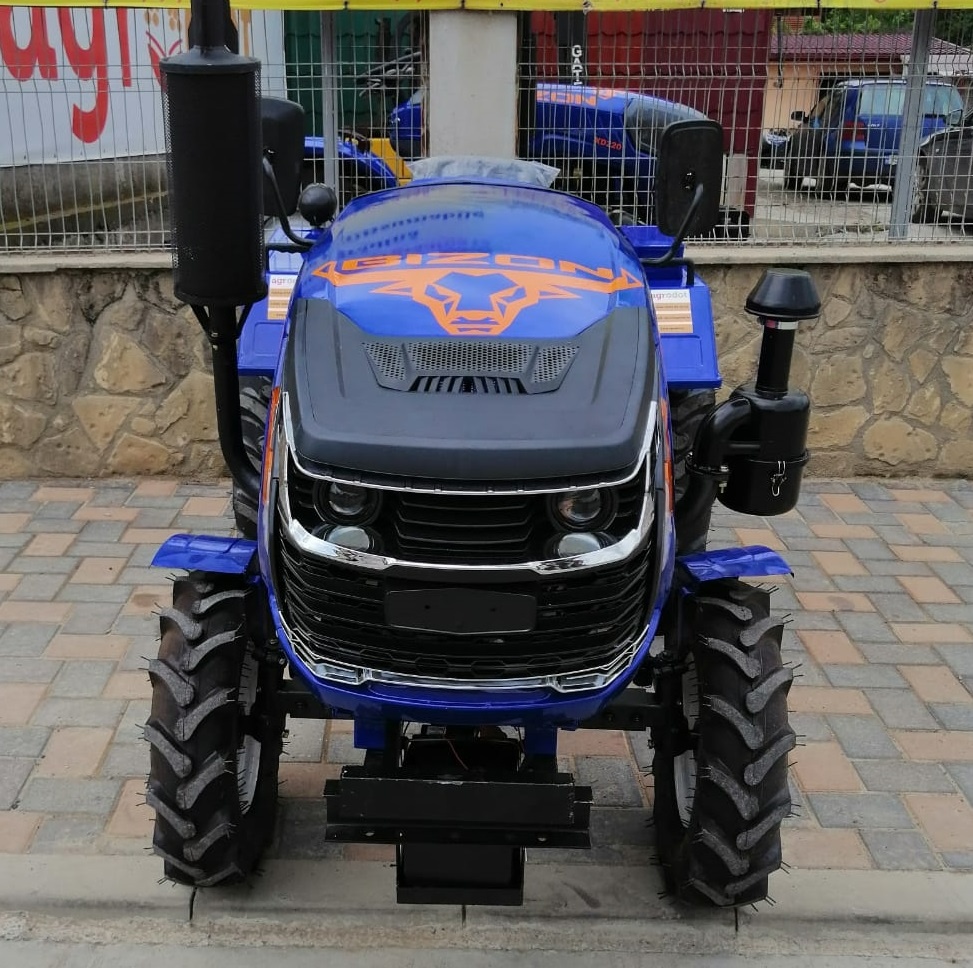 Traktor Bizon XT-20 s frézou a pluhem