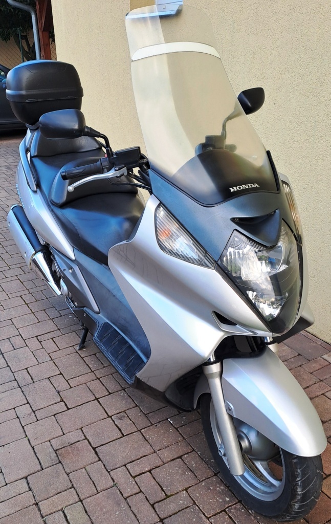 Maxiskútr Honda FJS600 Silverwing
