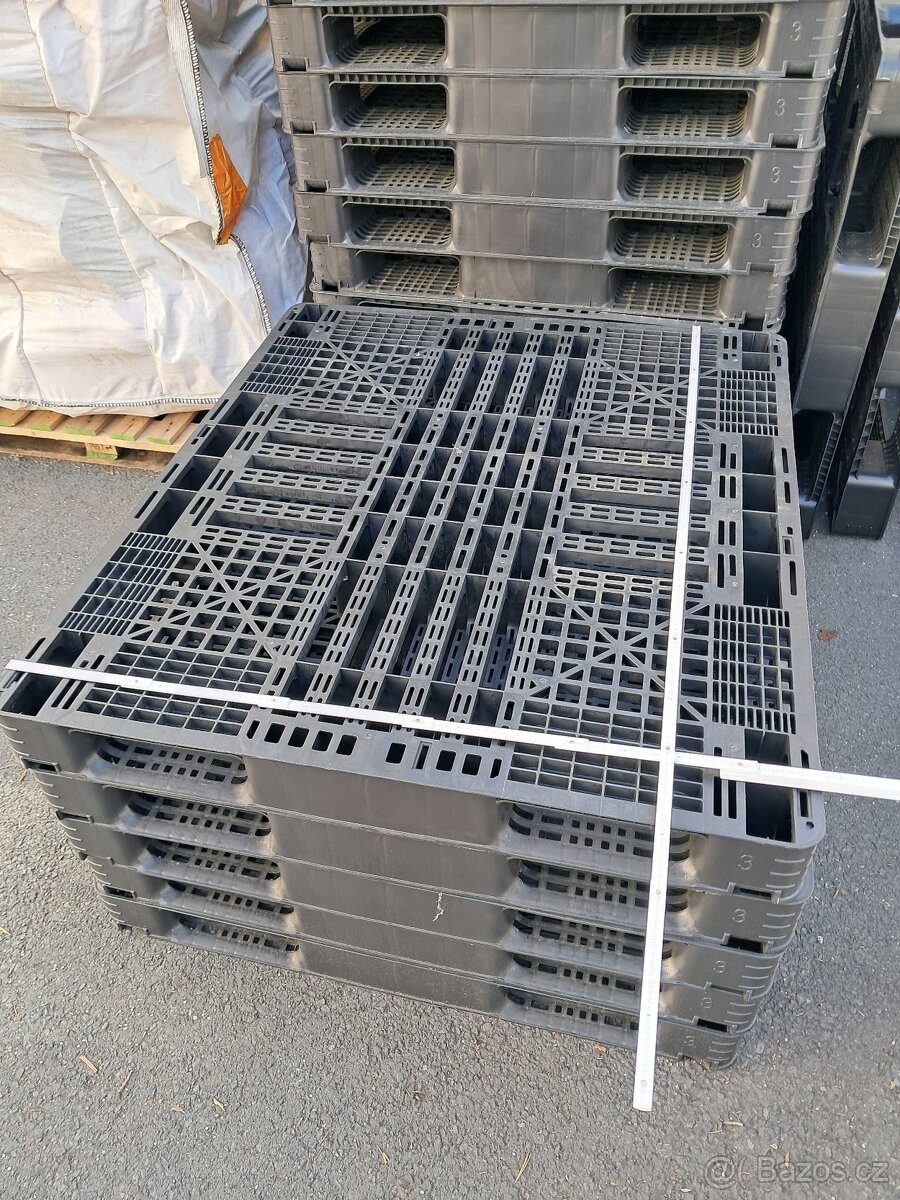 Palety plastove