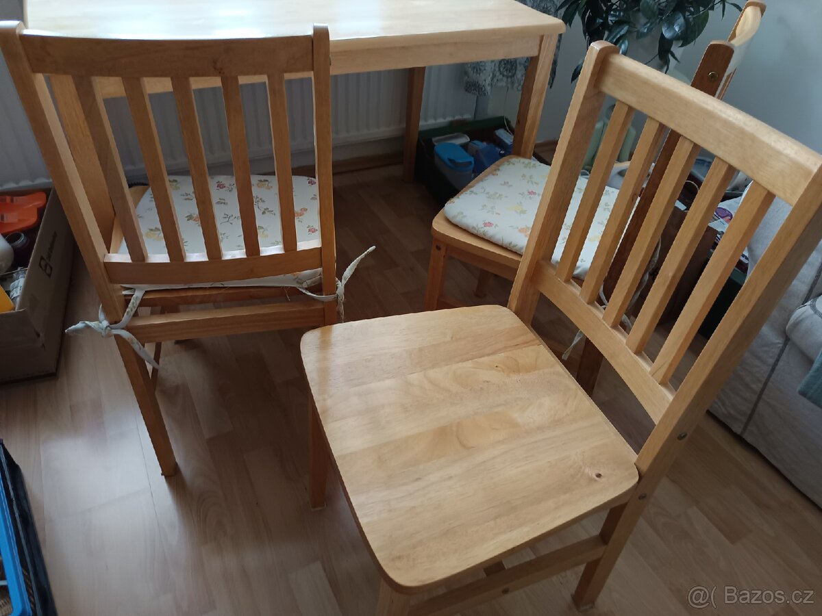 Jídelní stůl a4zidle