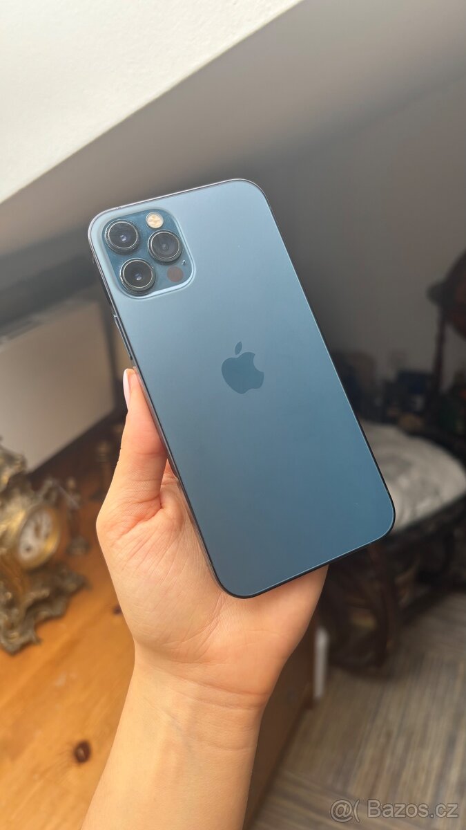 Modrý iPhone 12 pro
