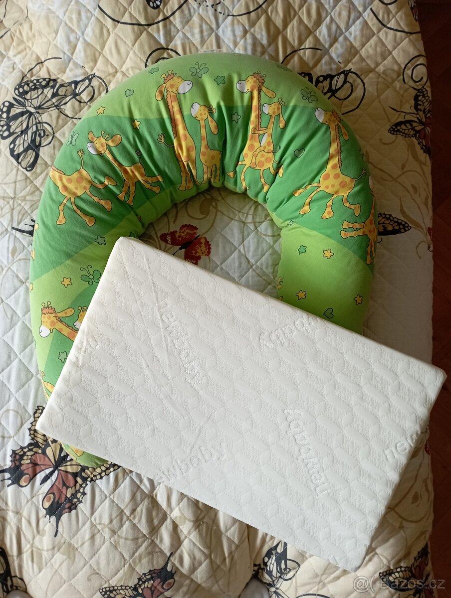 Kojící polštář + polštář klín do postýlky