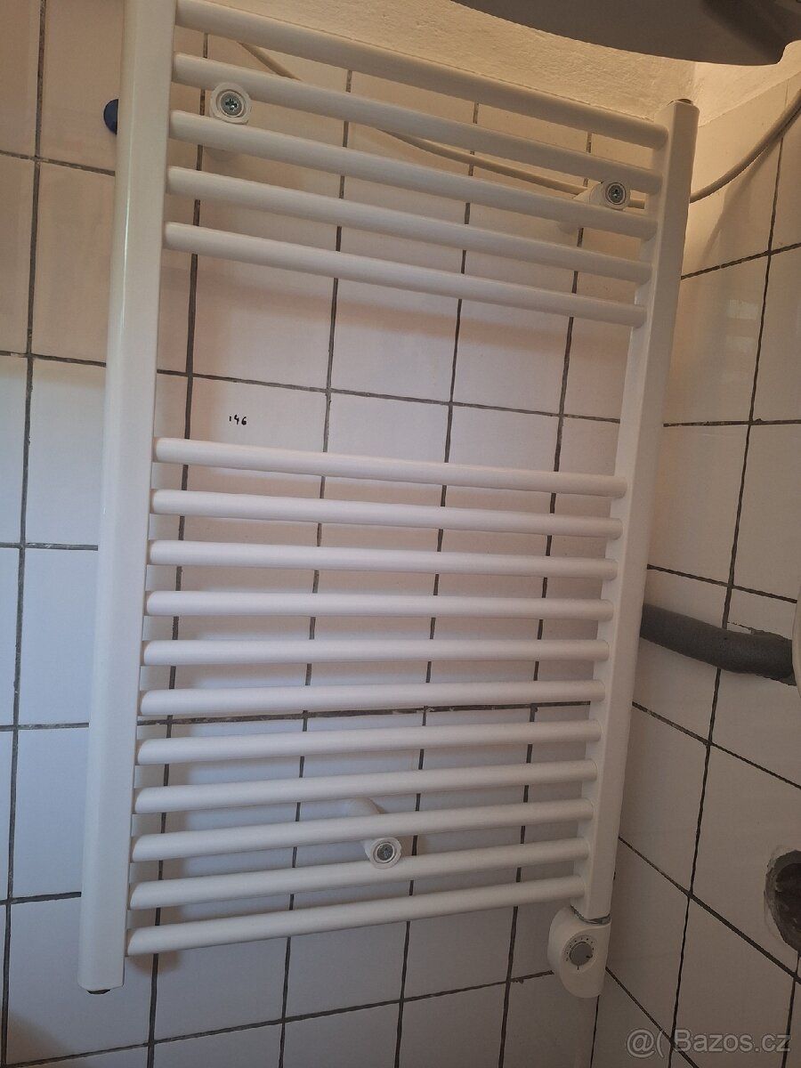 Koupelnový elektrický radiátor 500 x 790 mm