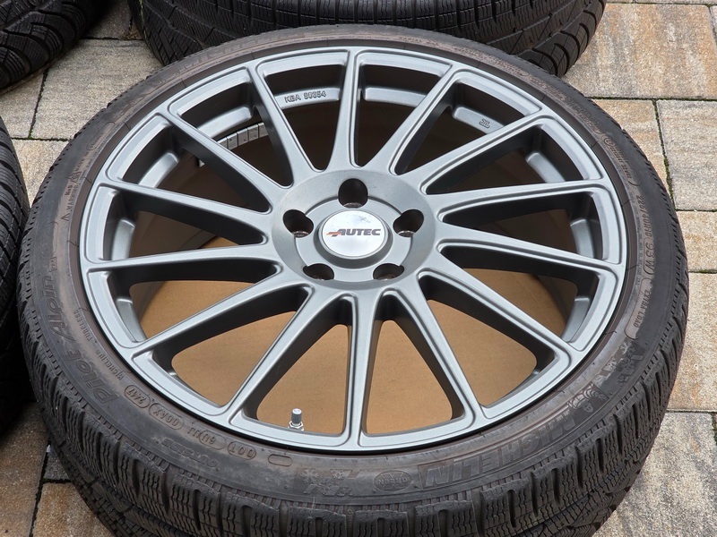 zimní alu AUTEC Oktano 8x19" 5x112 ET48 s pneu 245/35 R19