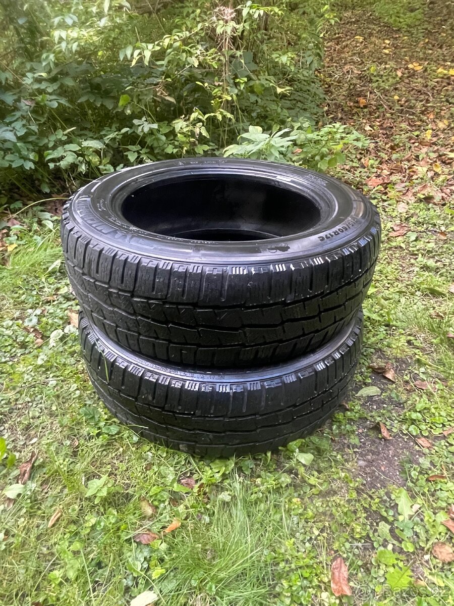 Zimní pneu  215/60R17c