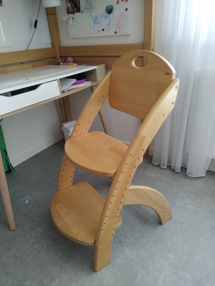rostoucí židle z masivu