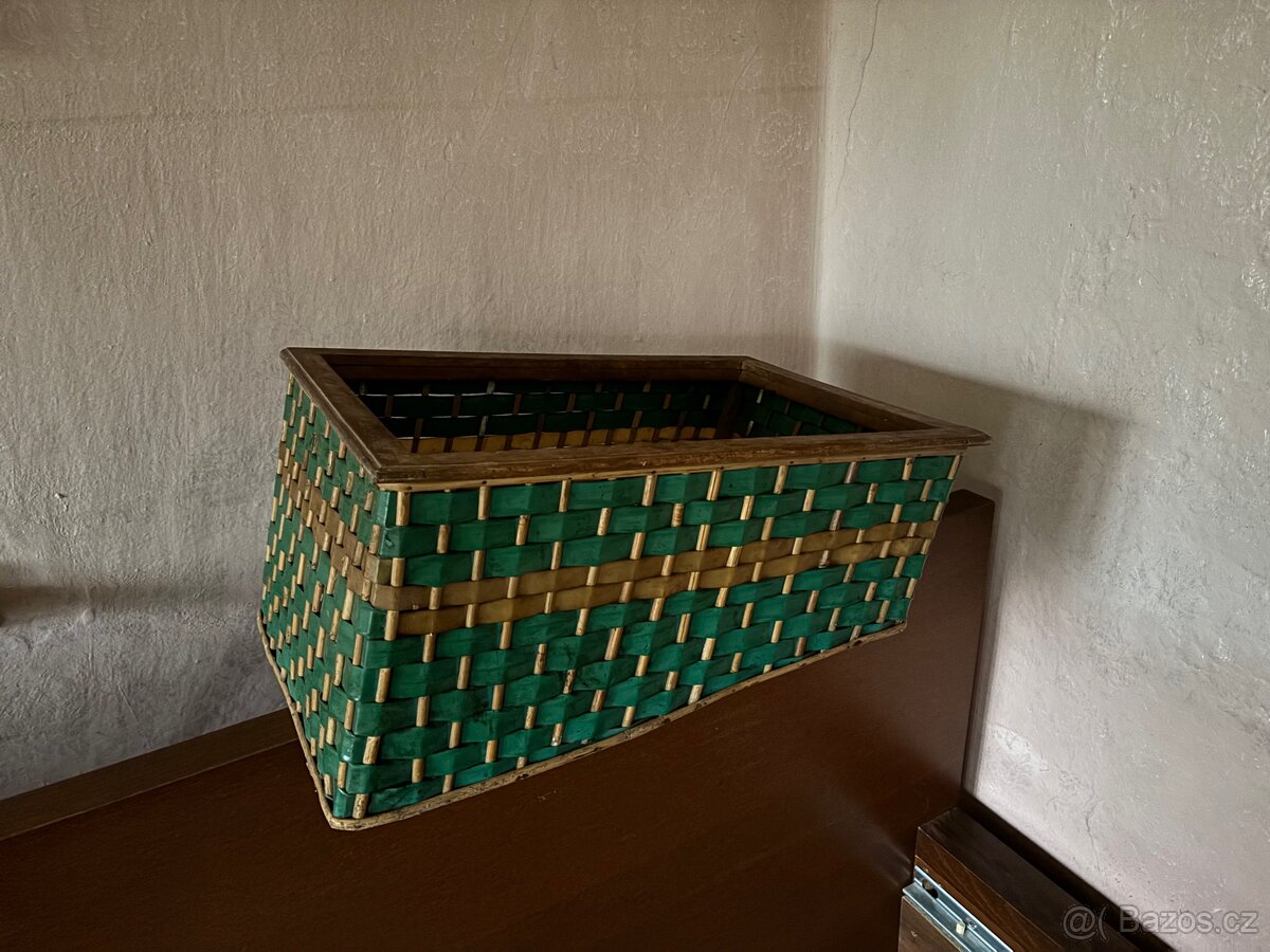 Dobové vybavení obchodu - Retro koš na pečivo z konzumu