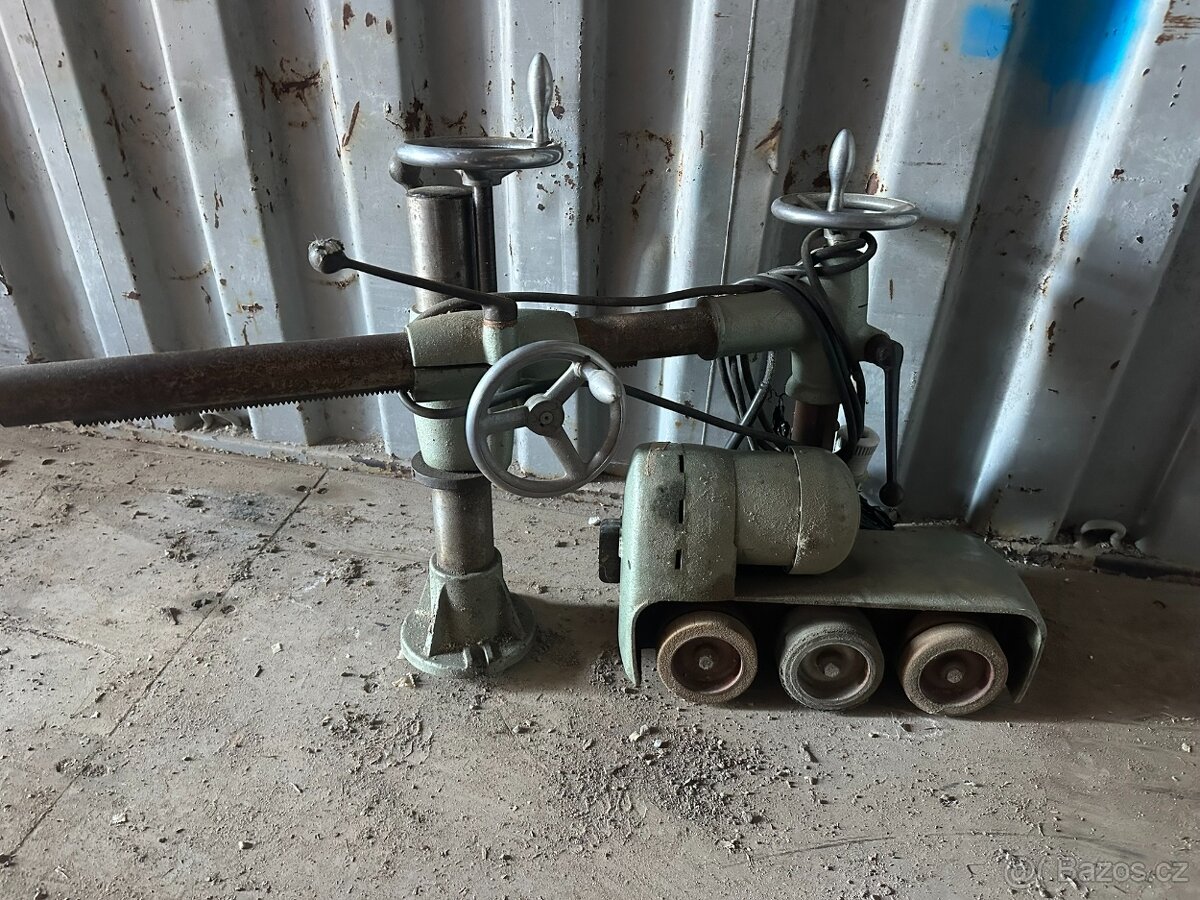 Tříkolečkový podavač materiálu ELU EUGEN LUTZ MVA