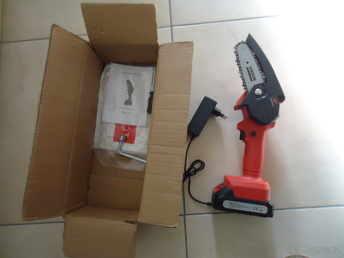 AKU ruční pilka na dřevo