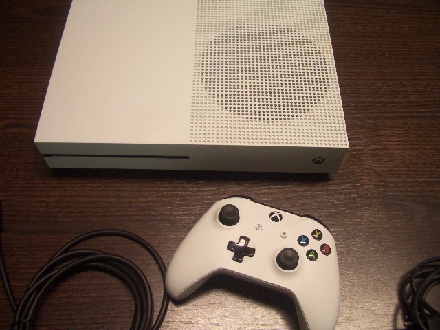 XBOX ONE S 1TB