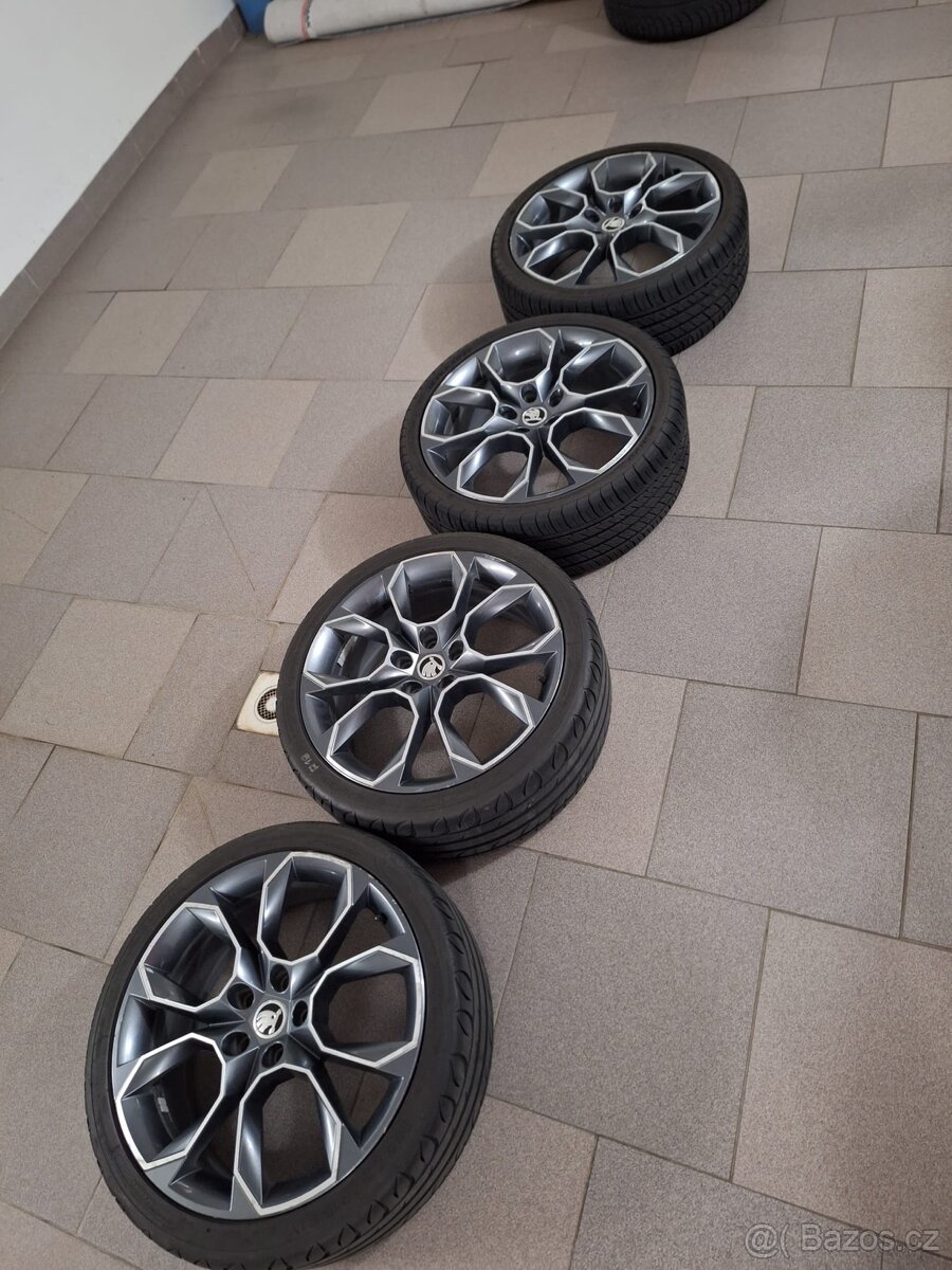 Sada originálních disků Škoda X-TREM R19 včetně pneu