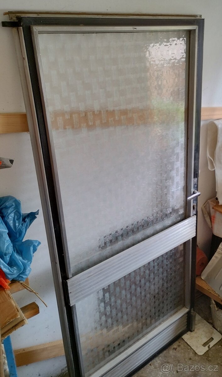 Vstupní vchodové dveře