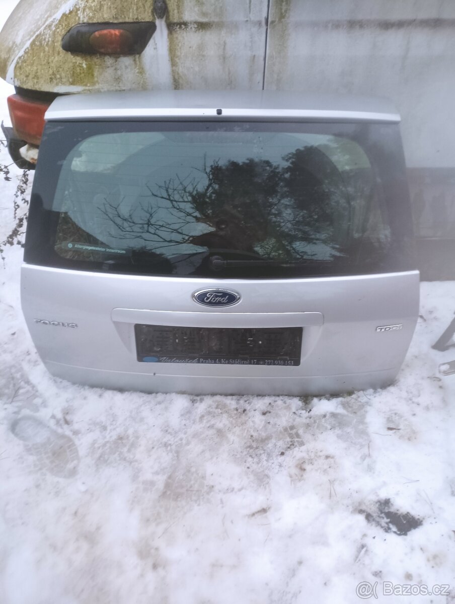 Ford Focus 2 stříbrna