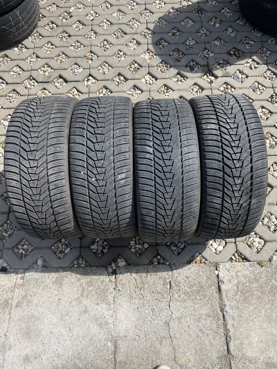 Zimní pneu 225/35/19