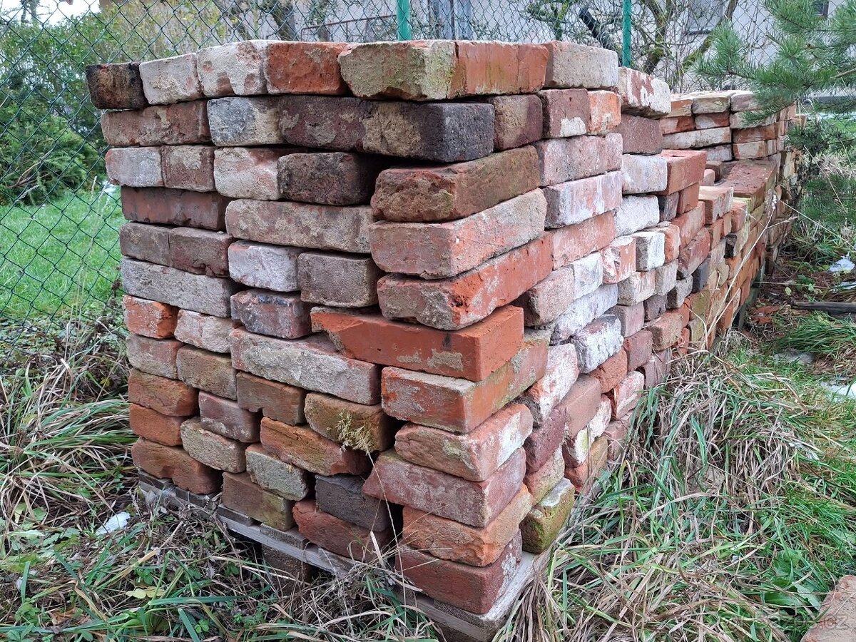 Očištěné cihly z garáže