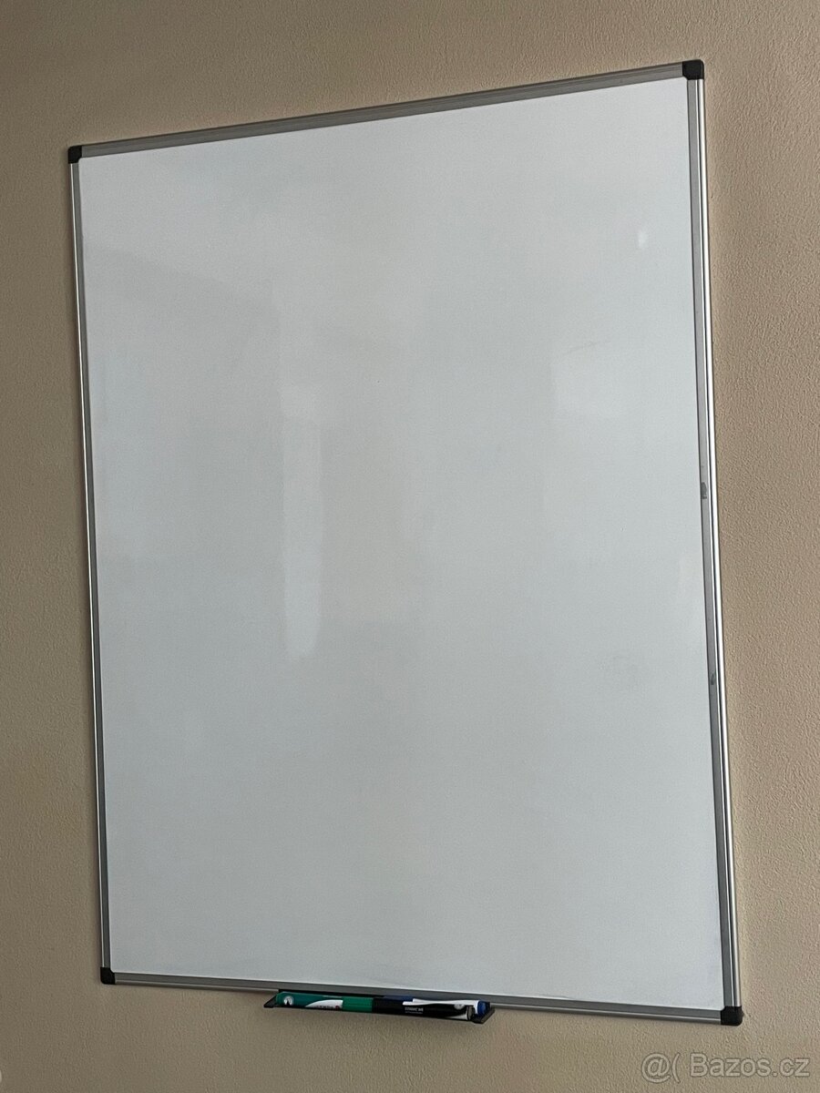 Bílá tabule na fixy