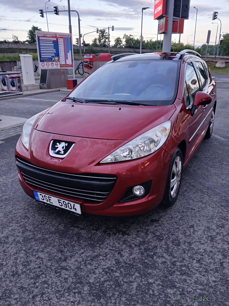 PEUGEOT 207 PRVNÍ MAJITEL BOHATÁ VÝBAVA