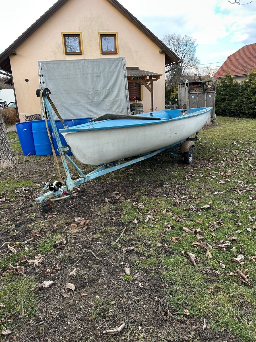 Plachetnice/loď + 2x přepravní vozík