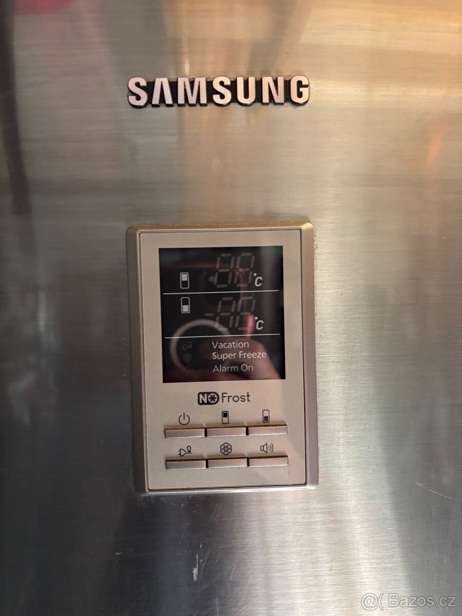 Lednice Samsung s displejem