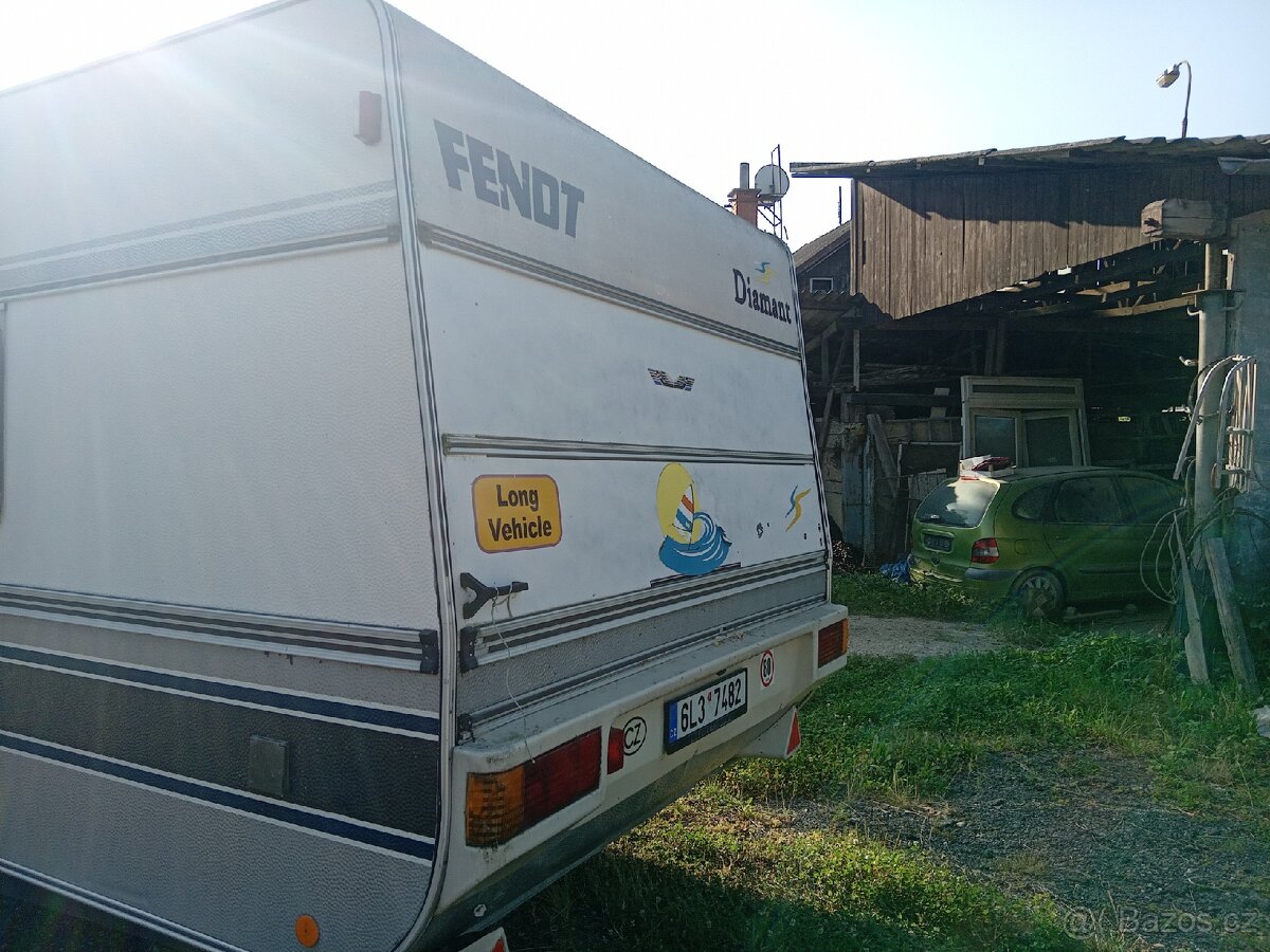 Obytný přívěs karavan