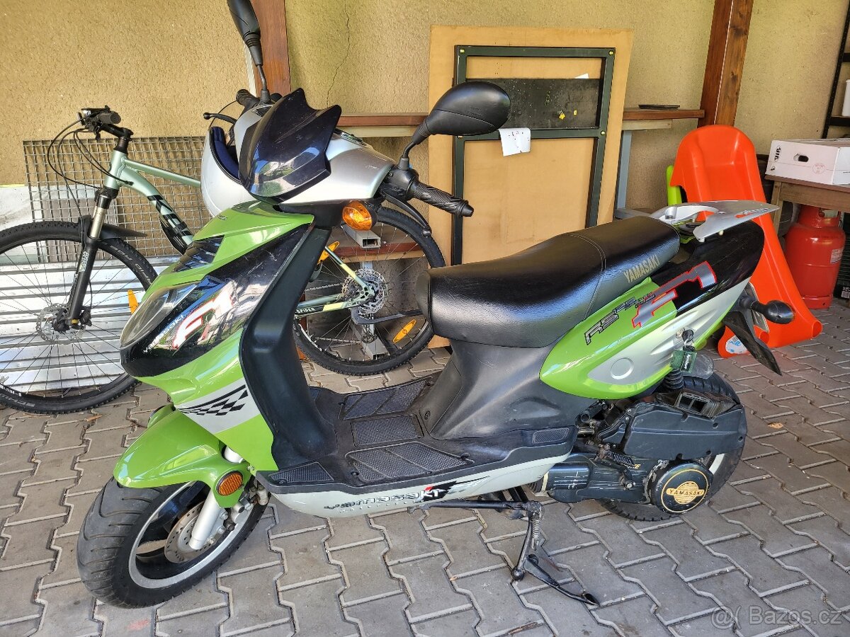 Yamasaki skútr 125