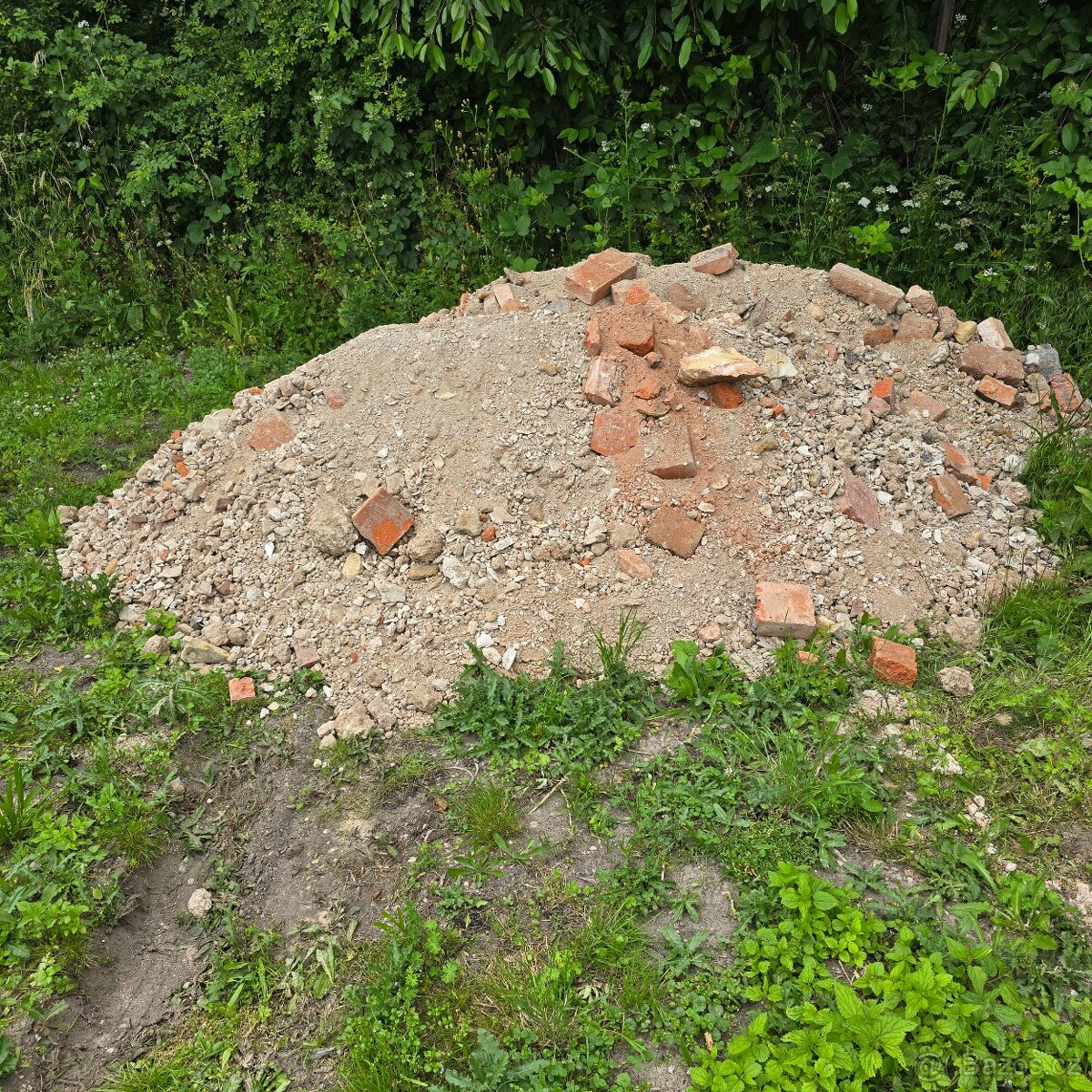 Suť s cihlama
