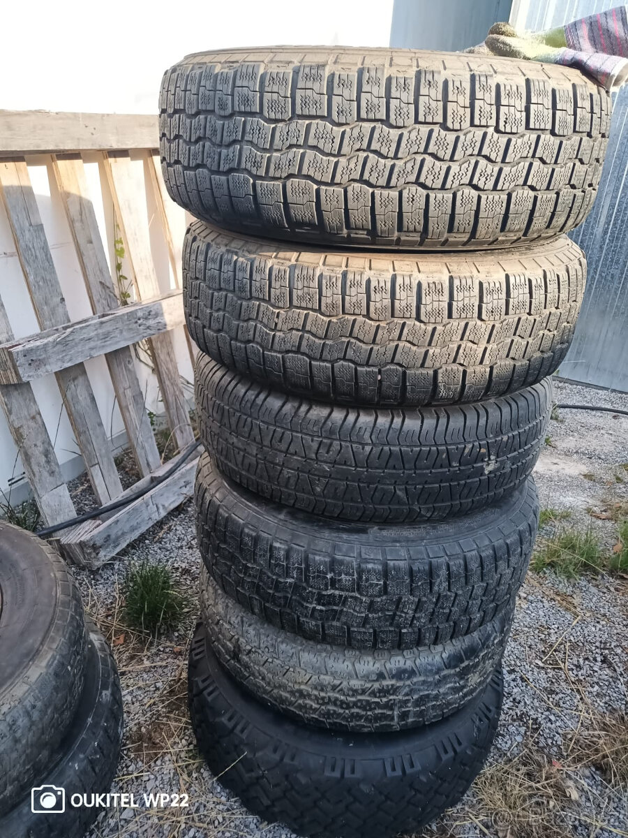 Prodám pneu + disky Tatra 613, Volha 24
