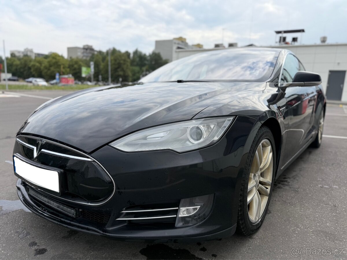 Tesla model S 85 free supercharger po repasu baterii