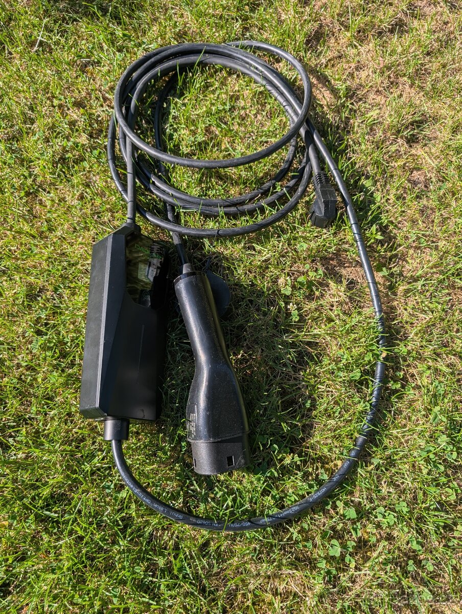 Nabíječka pro elektromobil a Plug-in Hybrid do zásuvky 230 V