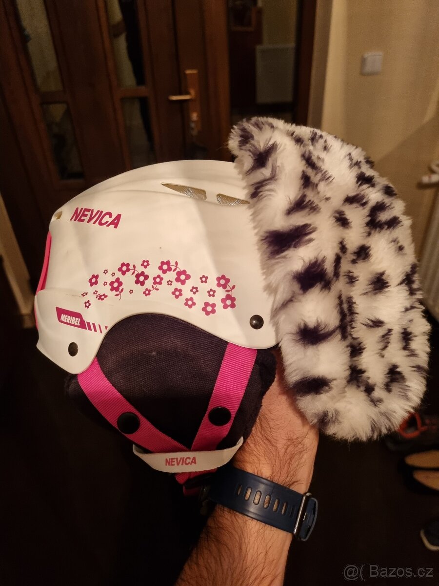 Prodám juniorskou lyžařskou přilbu vel.52-54