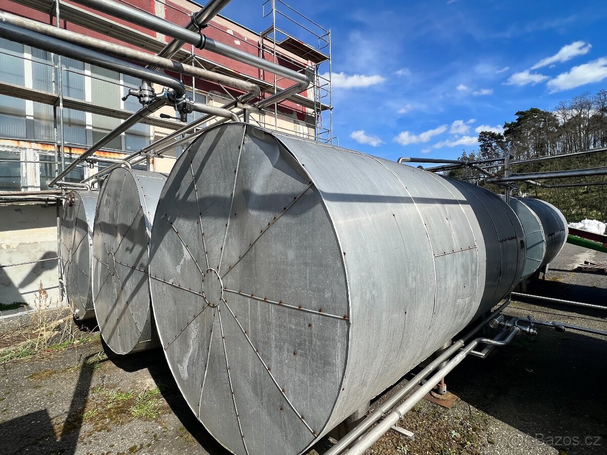 Dvouplášťová nerezová nádrž