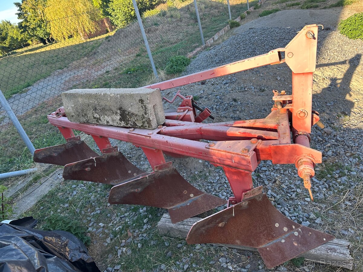 4. Radličný  pluh za traktor