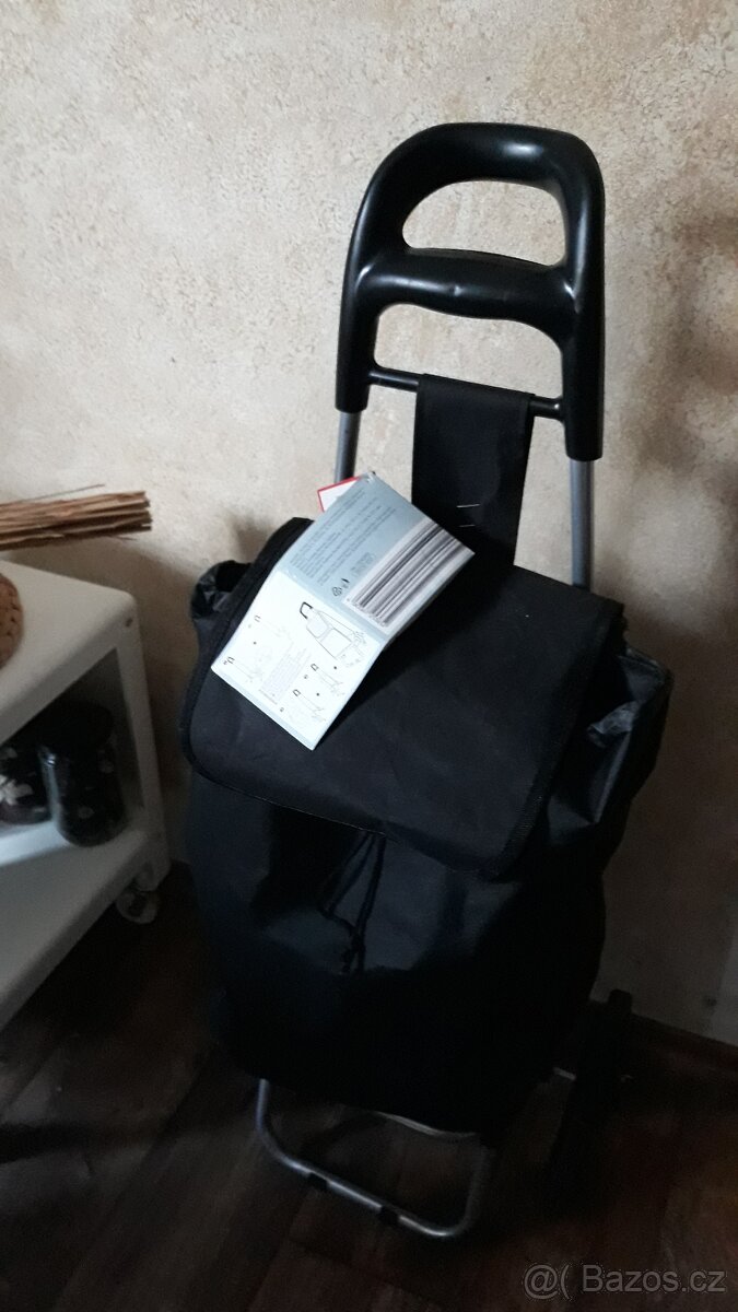 Černá taška na kolečkách