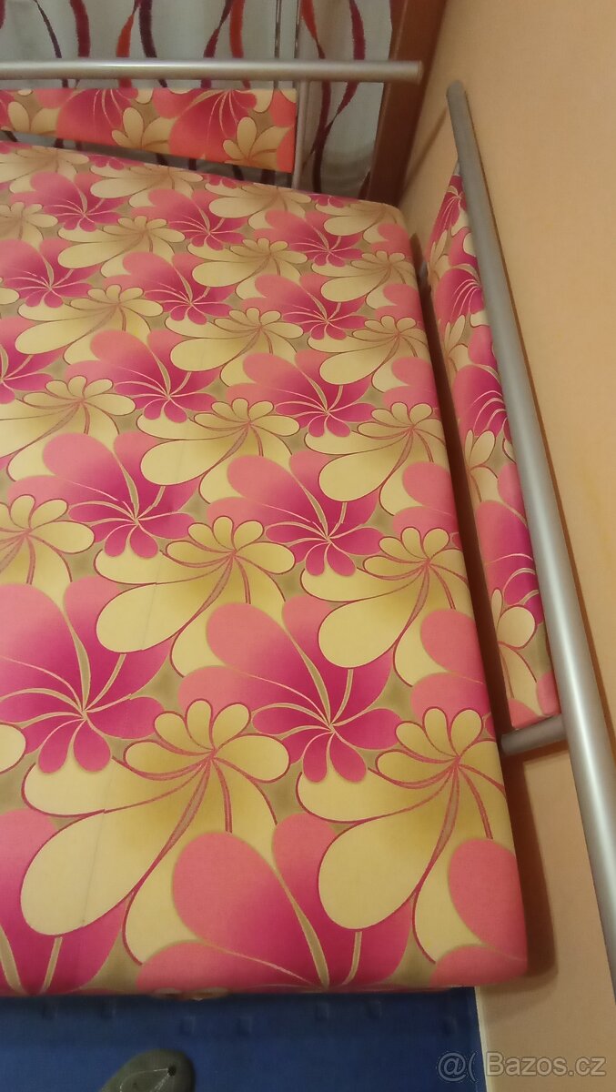 Manželská čalouněná rohová postel