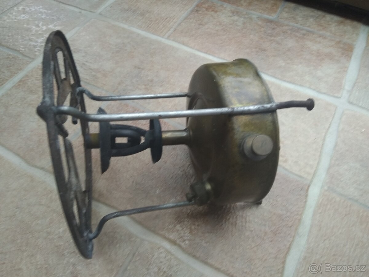 Historický vařič na petrolej