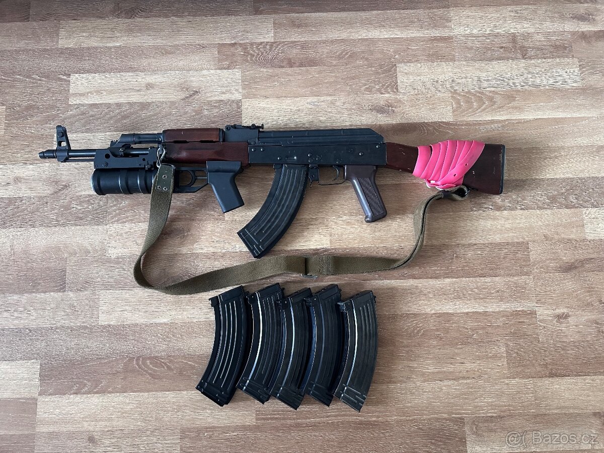 E&L AKM