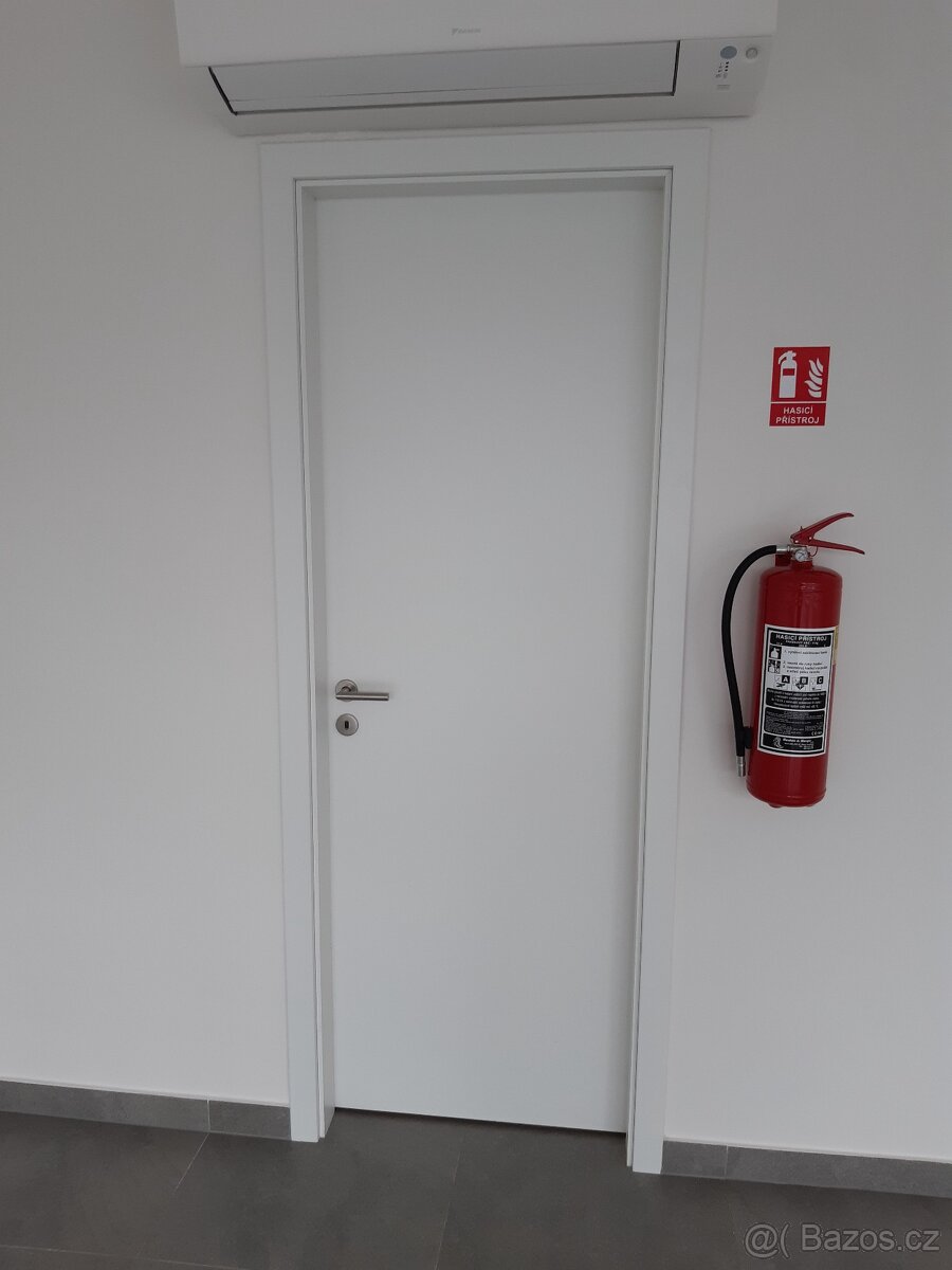 Dveře interiér SAPELI 700x2100 bílé (1x pravé, 1x levé)